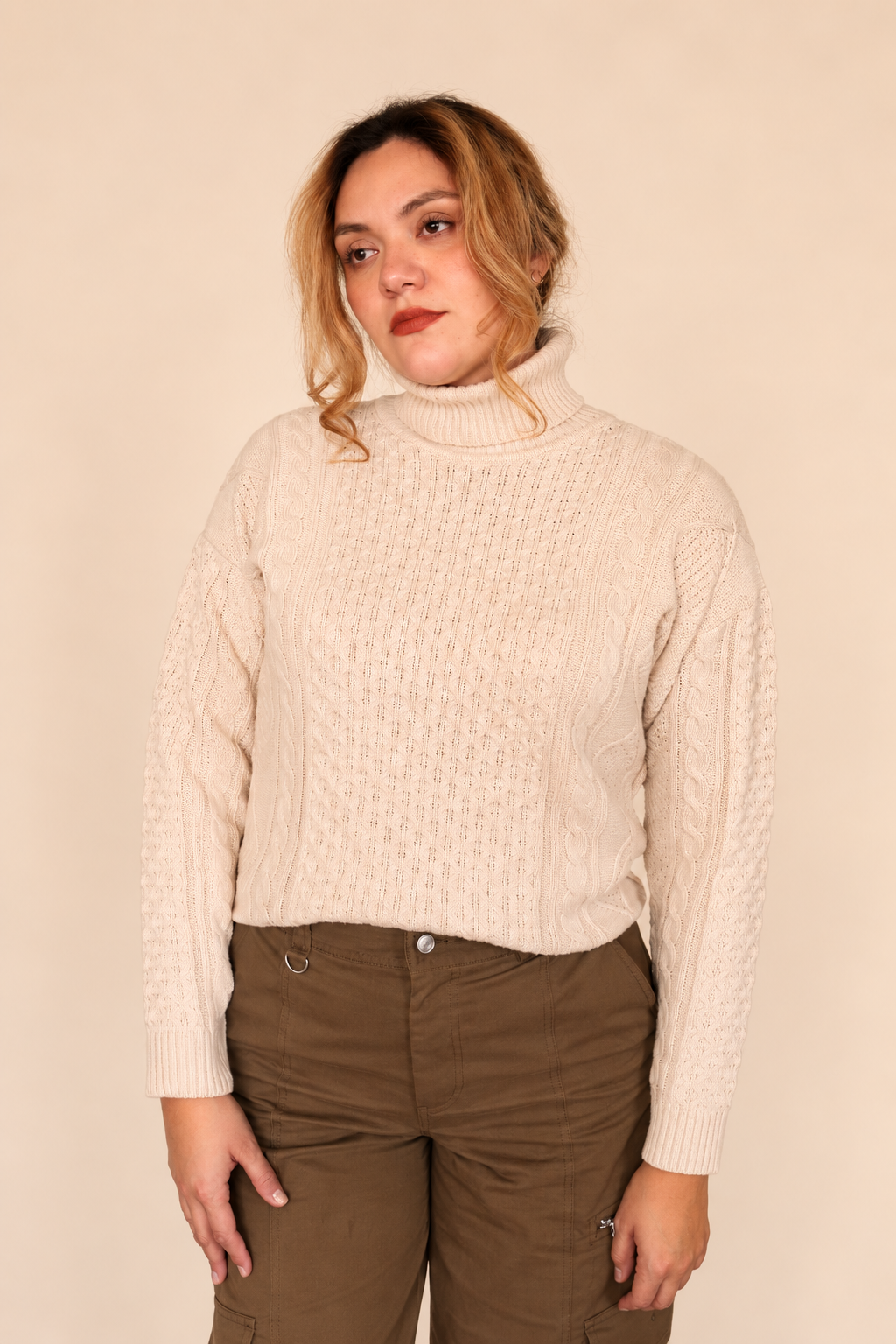 Sweater beige cuello tortuga