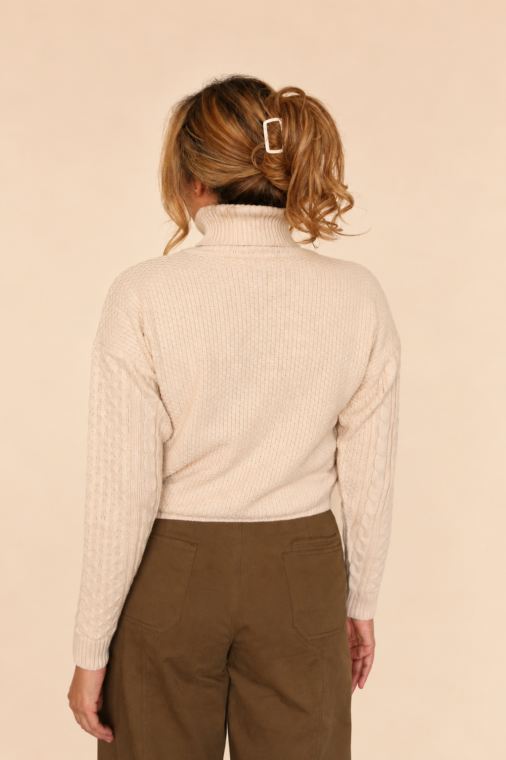 Sweater beige cuello tortuga