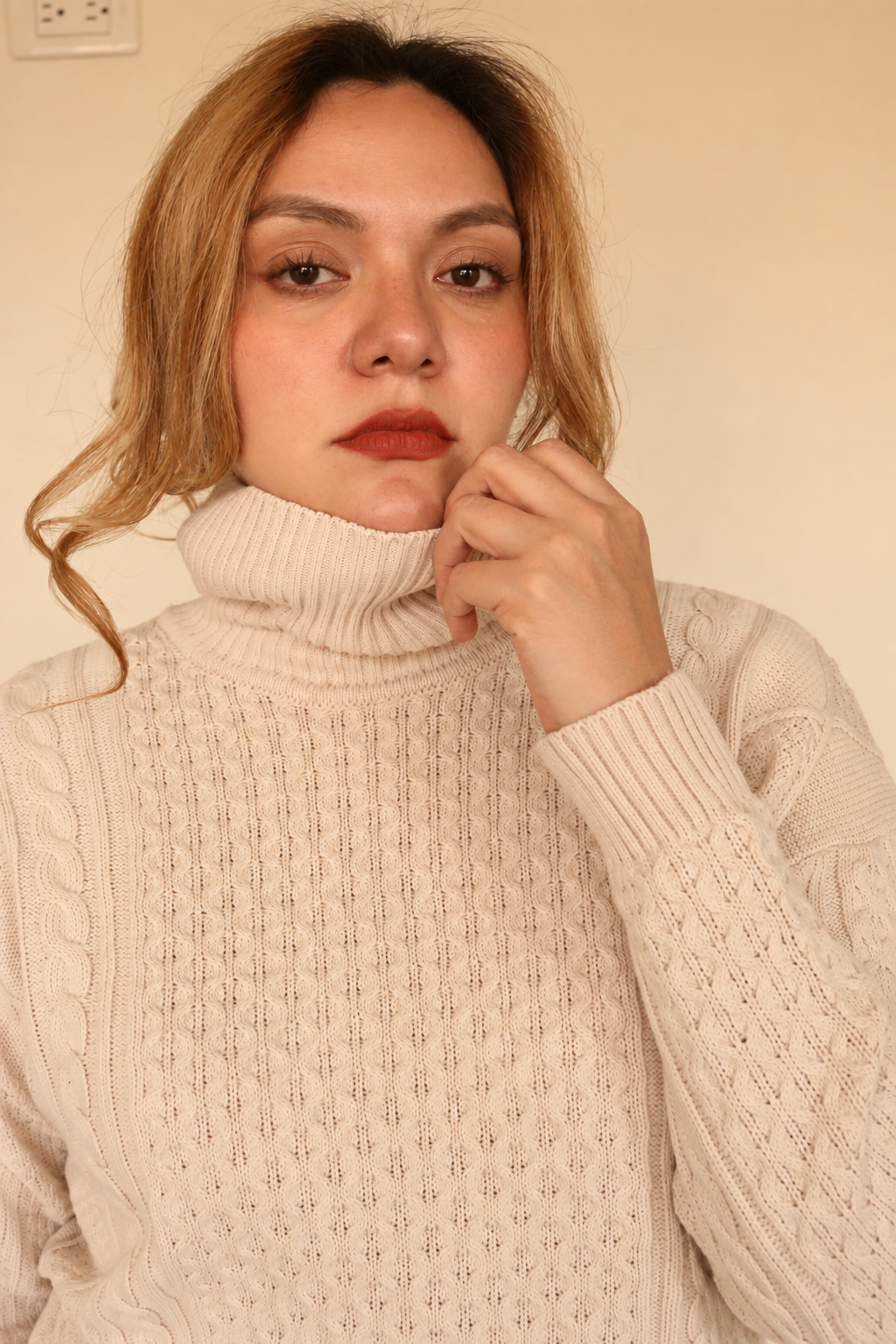 Sweater beige cuello tortuga