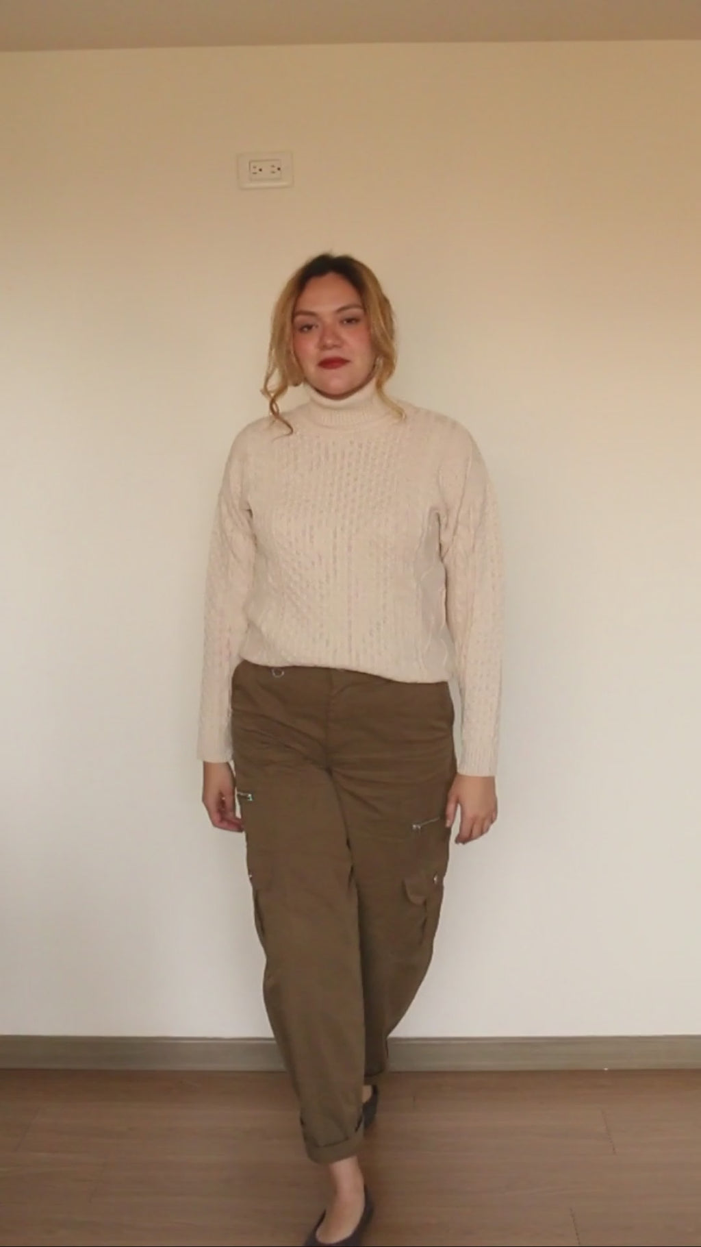 Sweater beige cuello tortuga